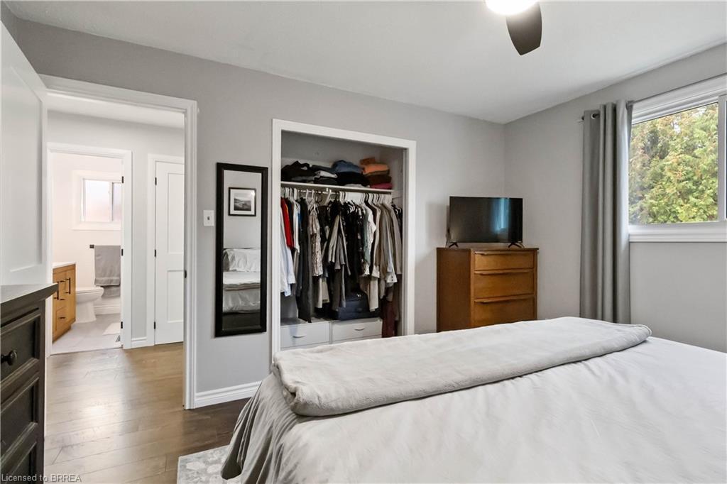 8 Sandy Row, Brantford, ON - Indoor Photo Showing Bedroom