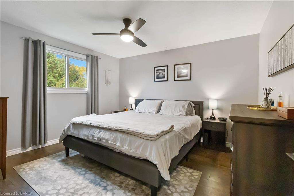 8 Sandy Row, Brantford, ON - Indoor Photo Showing Bedroom