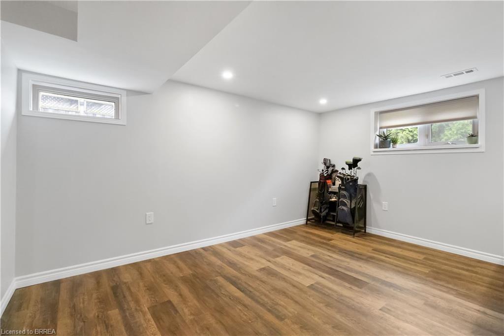 8 Sandy Row, Brantford, ON - Indoor