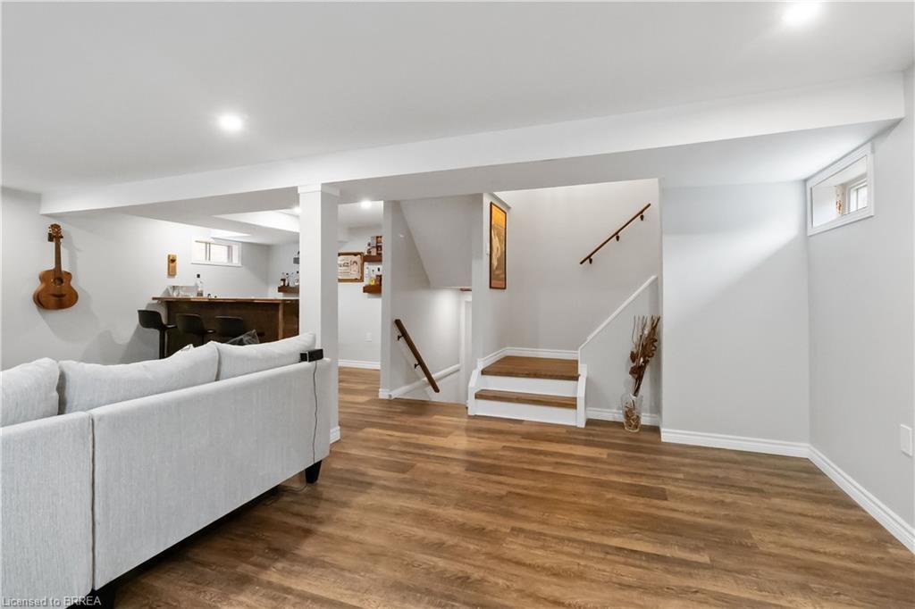 8 Sandy Row, Brantford, ON - Indoor