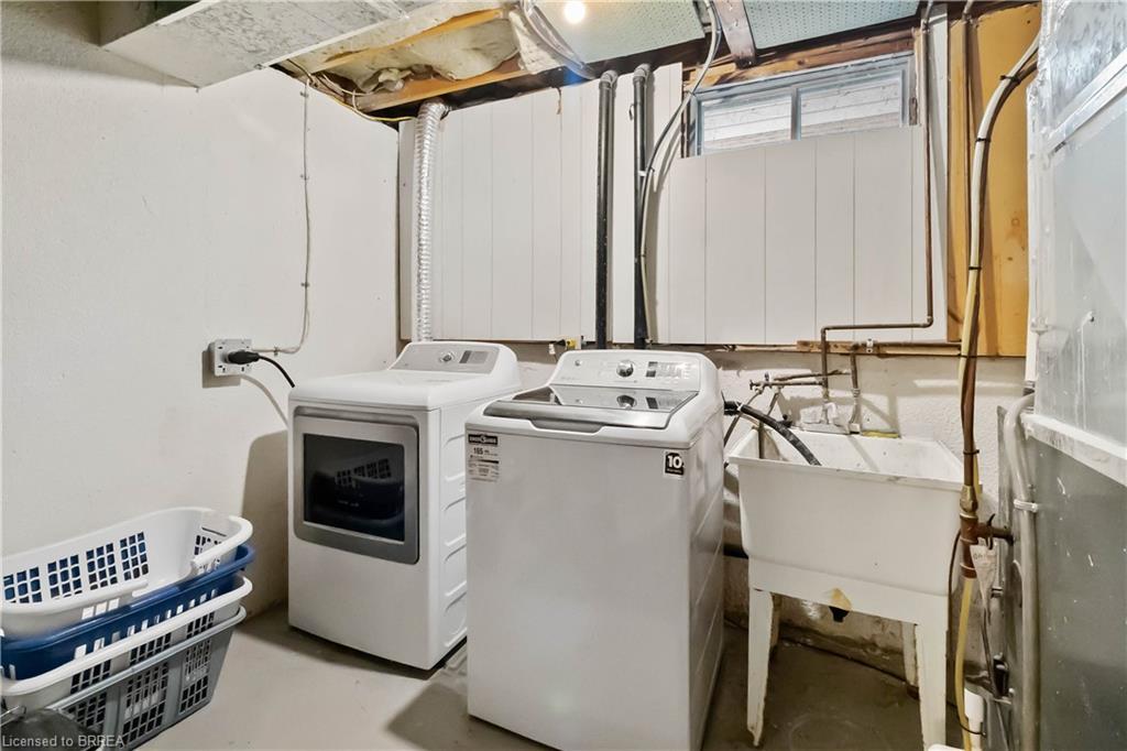 8 Sandy Row, Brantford, ON - Indoor Photo Showing Laundry Room