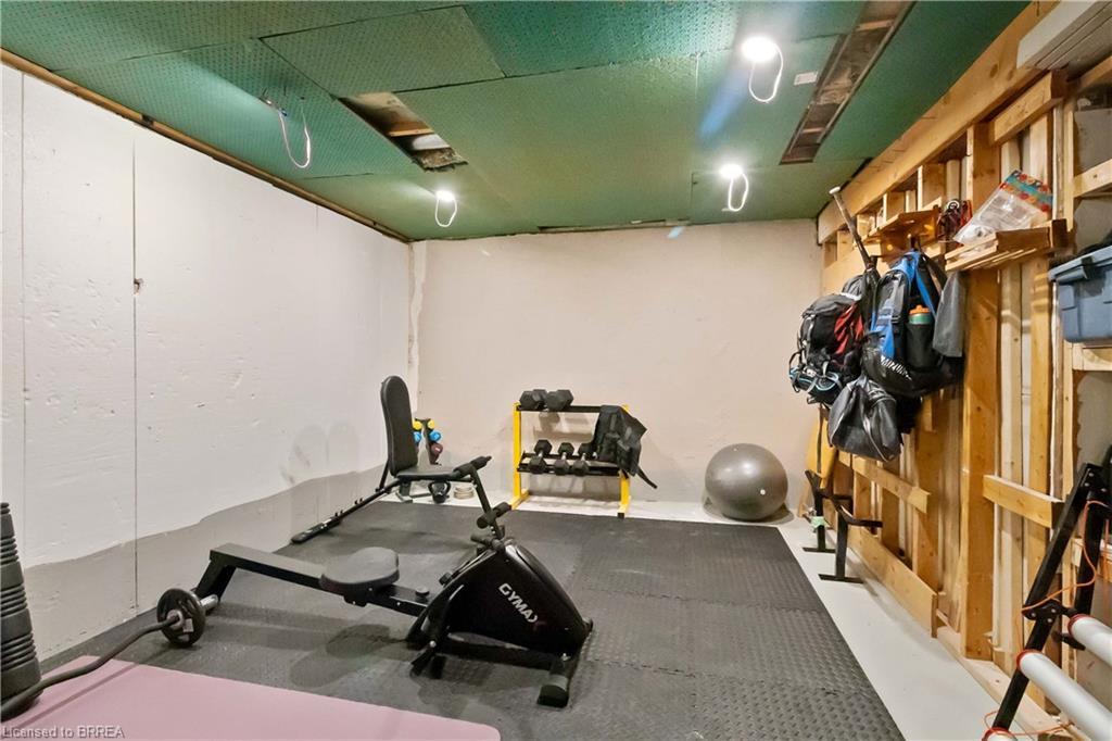 8 Sandy Row, Brantford, ON - Indoor Photo Showing Gym Room