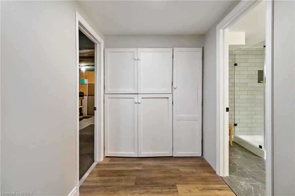 8 Sandy Row, Brantford, ON - Indoor Photo Showing Other Room