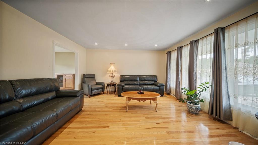 162 Victoria Street, Simcoe, ON - Indoor Photo Showing Living Room
