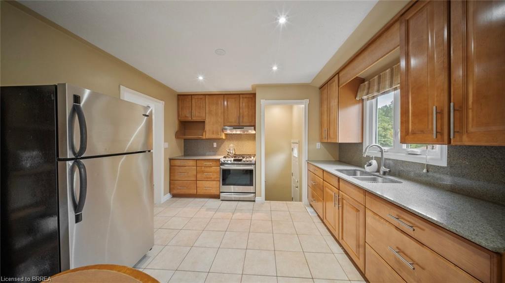 162 Victoria Street, Simcoe, ON - Indoor Photo Showing Kitchen With Double Sink