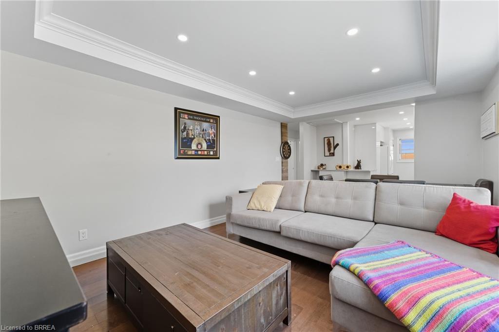 1314 Fisher Avenue, Burlington, ON - Indoor Photo Showing Living Room