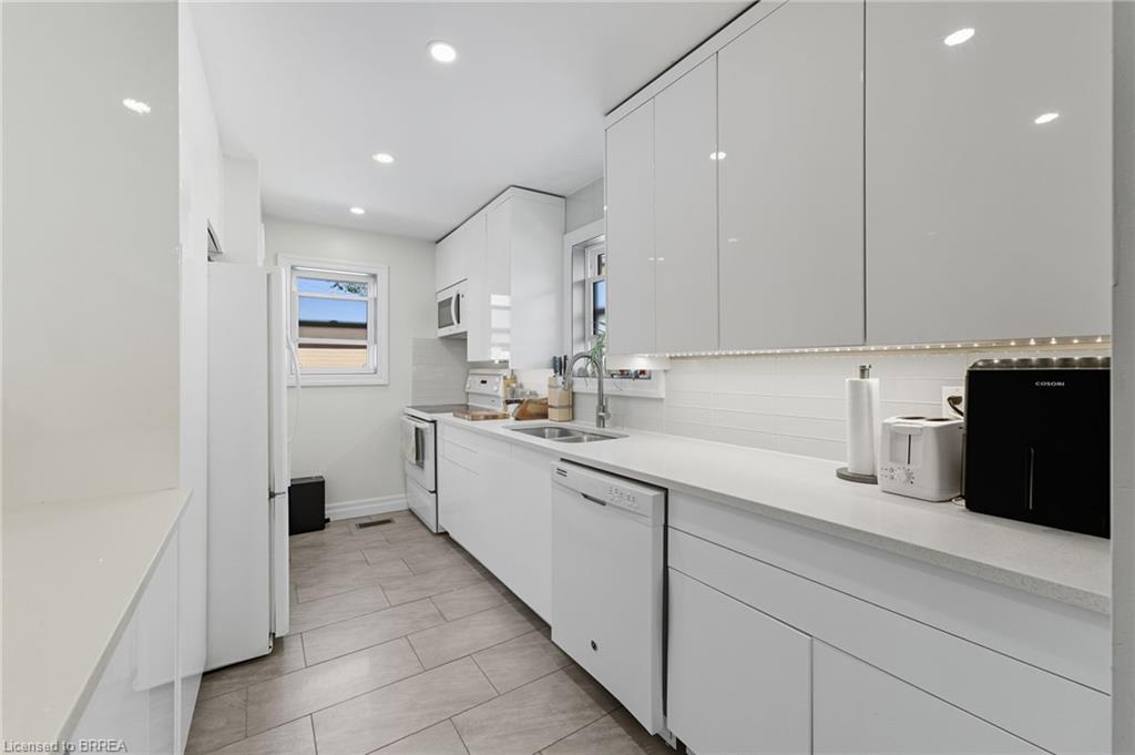 1314 Fisher Avenue, Burlington, ON - Indoor Photo Showing Kitchen With Double Sink