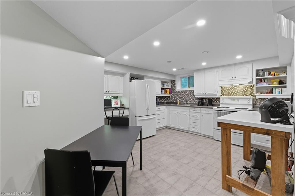 1314 Fisher Avenue, Burlington, ON - Indoor Photo Showing Kitchen