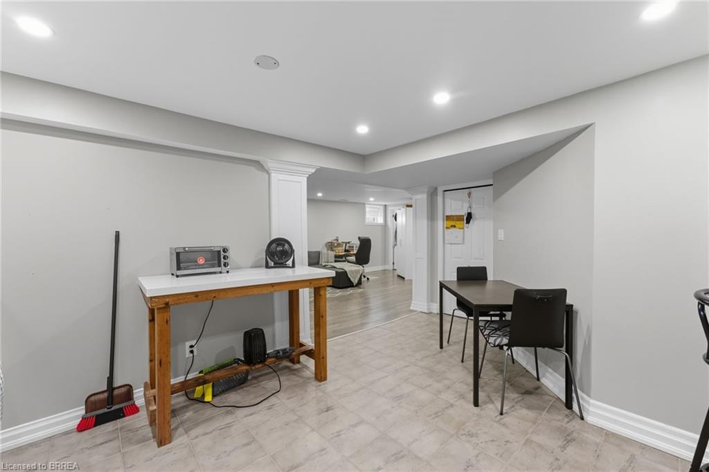 1314 Fisher Avenue, Burlington, ON - Indoor