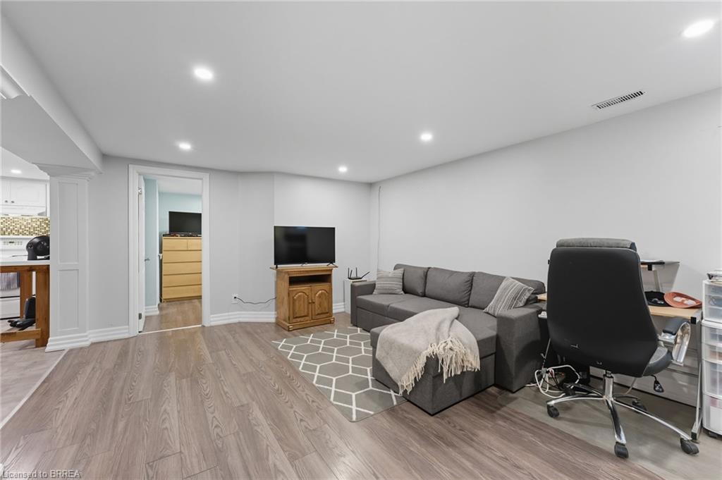 1314 Fisher Avenue, Burlington, ON - Indoor