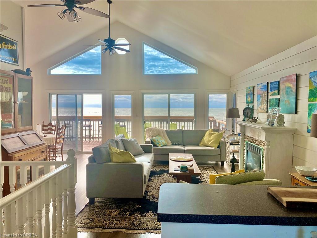 1034 South Coast Drive, Nanticoke, ON - Indoor Photo Showing Living Room