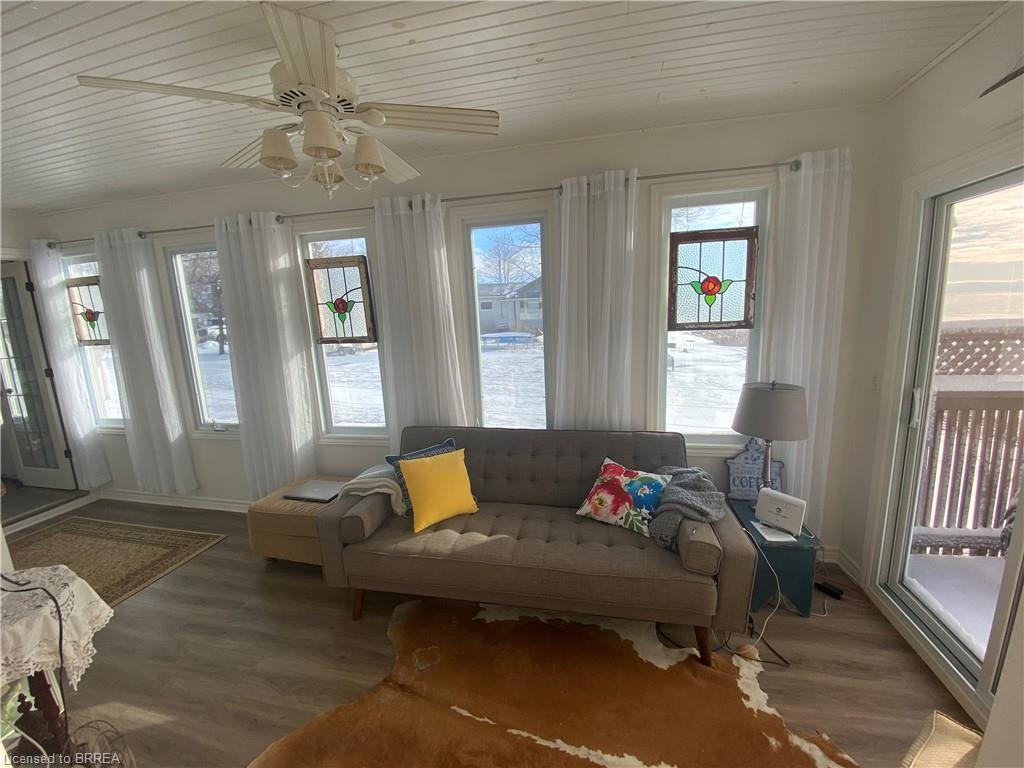 1034 South Coast Drive, Nanticoke, ON - Indoor Photo Showing Living Room