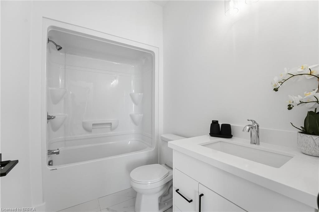 146 Vanrooy Trail, Waterford, ON - Indoor Photo Showing Bathroom