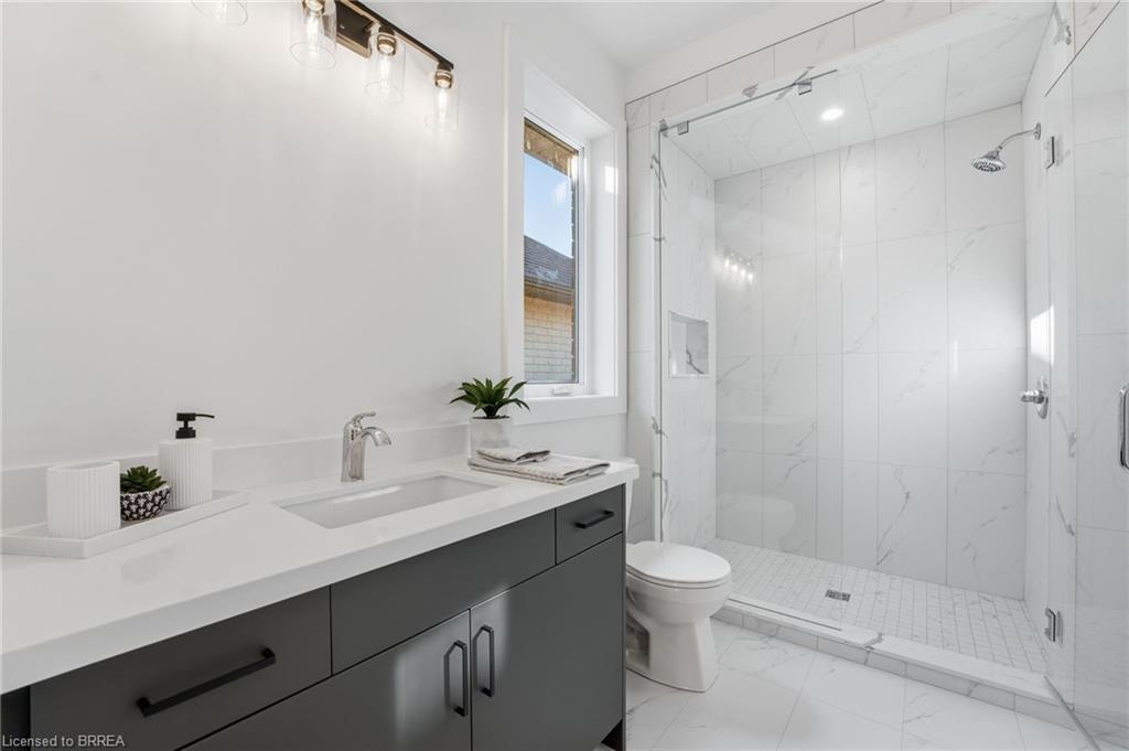 146 Vanrooy Trail, Waterford, ON - Indoor Photo Showing Bathroom