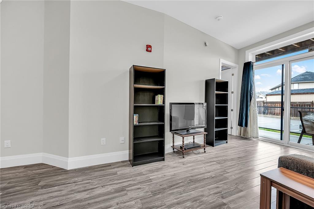 120 B-85 Morrell Street, Brantford, ON - Indoor