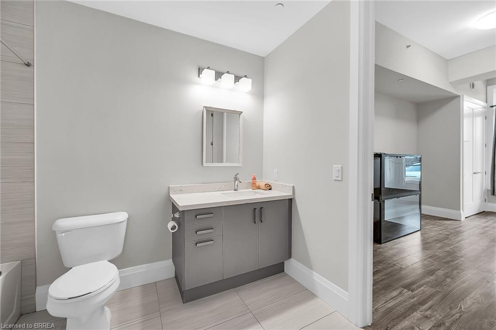 120 B-85 Morrell Street, Brantford, ON - Indoor Photo Showing Bathroom