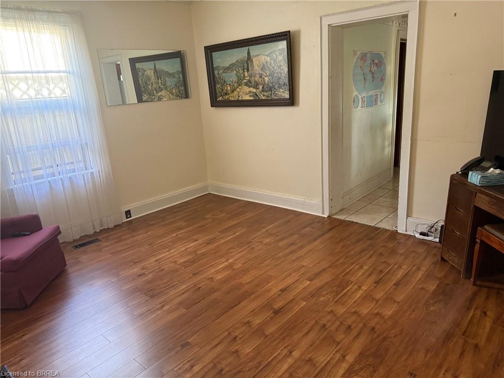 49 West River Street, Paris, ON - Indoor