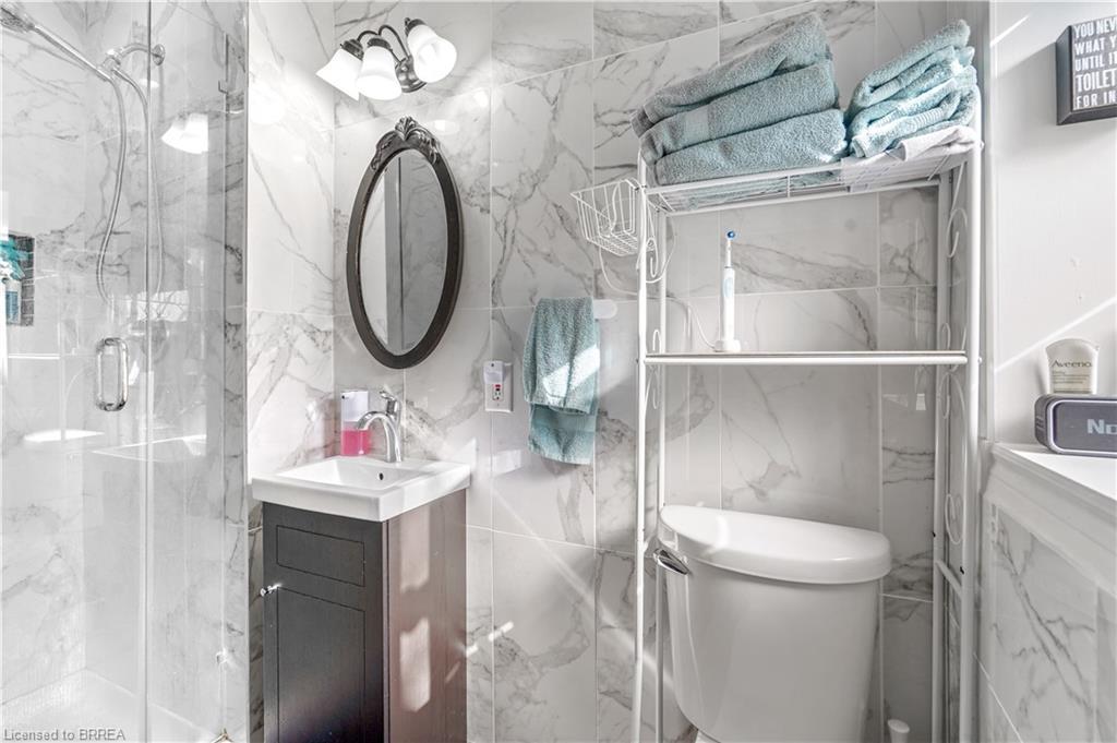60 Terrace Hill Street, Brantford, ON - Indoor Photo Showing Bathroom