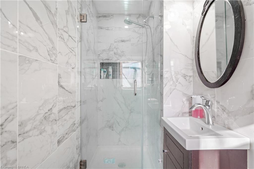 60 Terrace Hill Street, Brantford, ON - Indoor Photo Showing Bathroom