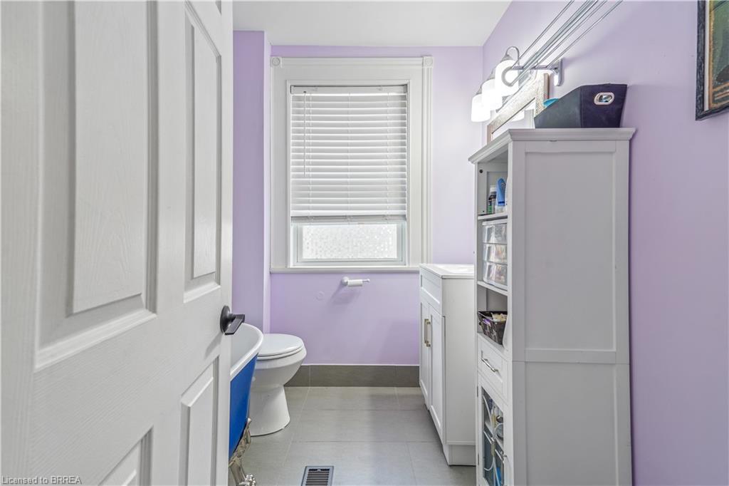 60 Terrace Hill Street, Brantford, ON - Indoor Photo Showing Bathroom