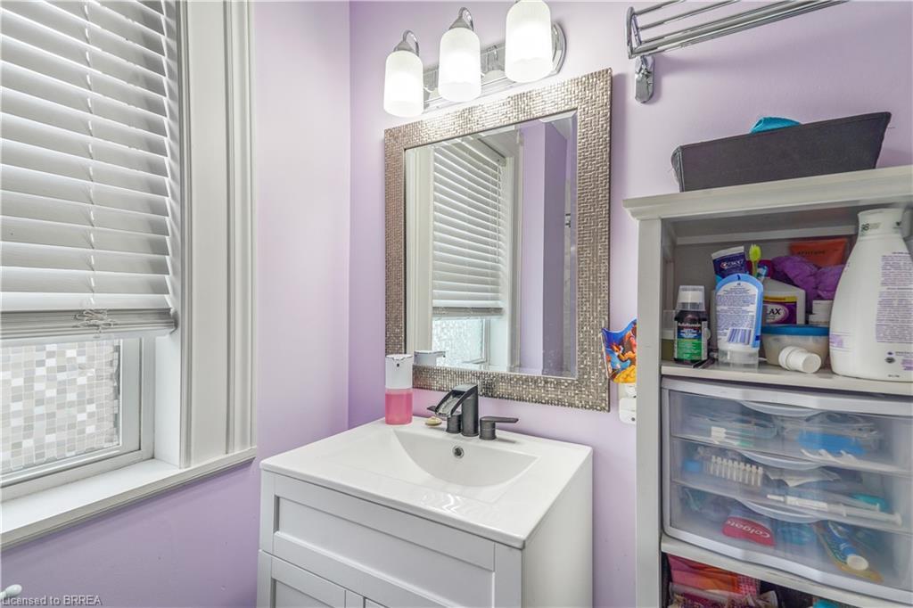 60 Terrace Hill Street, Brantford, ON - Indoor Photo Showing Bathroom