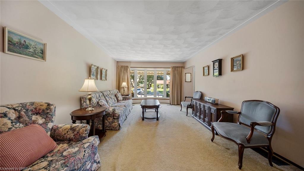 15 Acorn Lane, Brantford, ON - Indoor Photo Showing Living Room