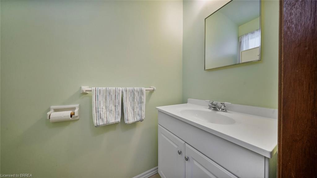 15 Acorn Lane, Brantford, ON - Indoor Photo Showing Bathroom
