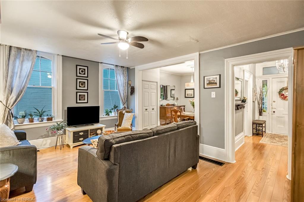 141 Alfred Street, Brantford, ON - Indoor Photo Showing Living Room