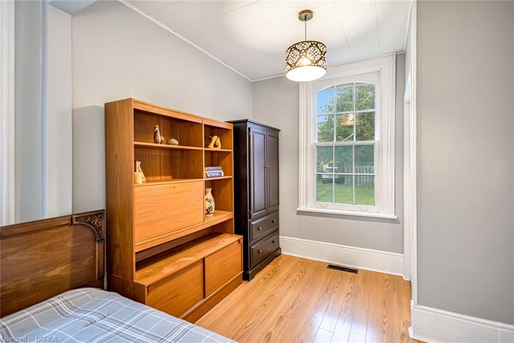 141 Alfred Street, Brantford, ON - Indoor Photo Showing Bedroom