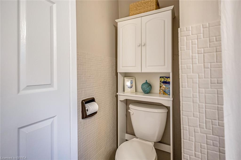 141 Alfred Street, Brantford, ON - Indoor Photo Showing Bathroom
