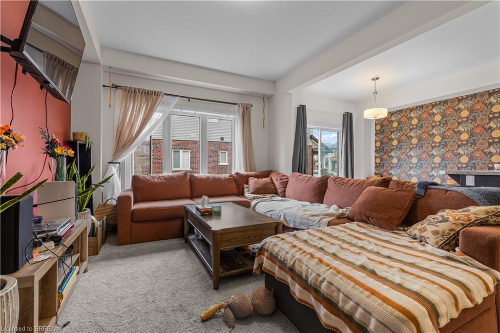68 Stauffer Road, Brantford, ON - Indoor Photo Showing Living Room