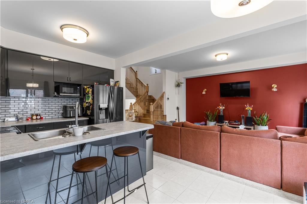 68 Stauffer Road, Brantford, ON - Indoor Photo Showing Kitchen