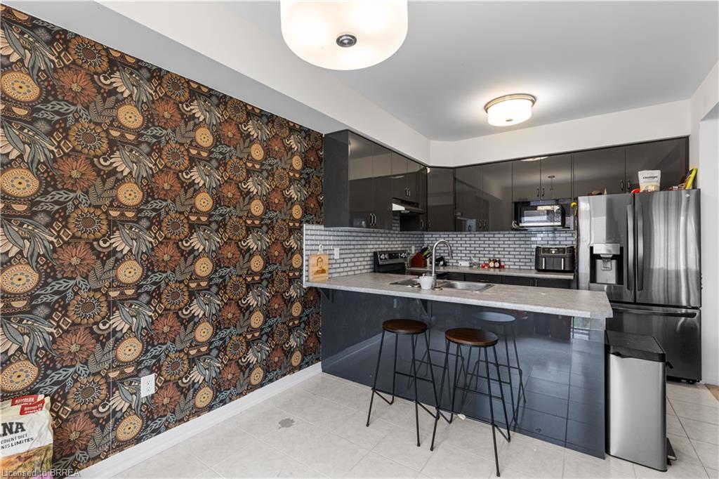 68 Stauffer Road, Brantford, ON - Indoor Photo Showing Kitchen With Upgraded Kitchen