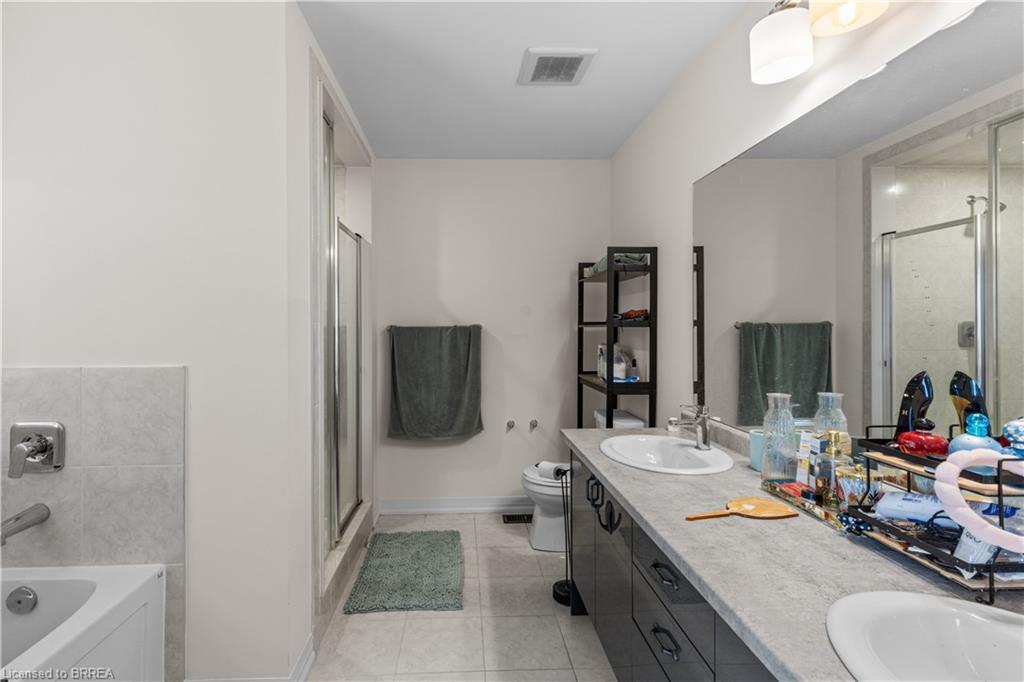 68 Stauffer Road, Brantford, ON - Indoor Photo Showing Bathroom