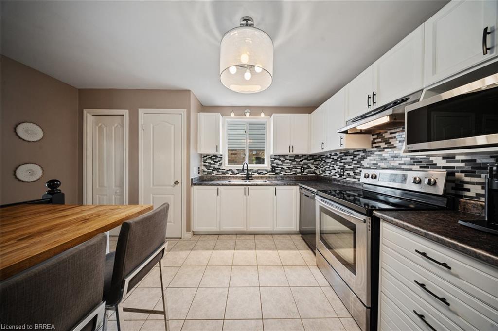 43 Idlewilde Lane, Hamilton, ON - Indoor Photo Showing Kitchen With Stainless Steel Kitchen With Upgraded Kitchen