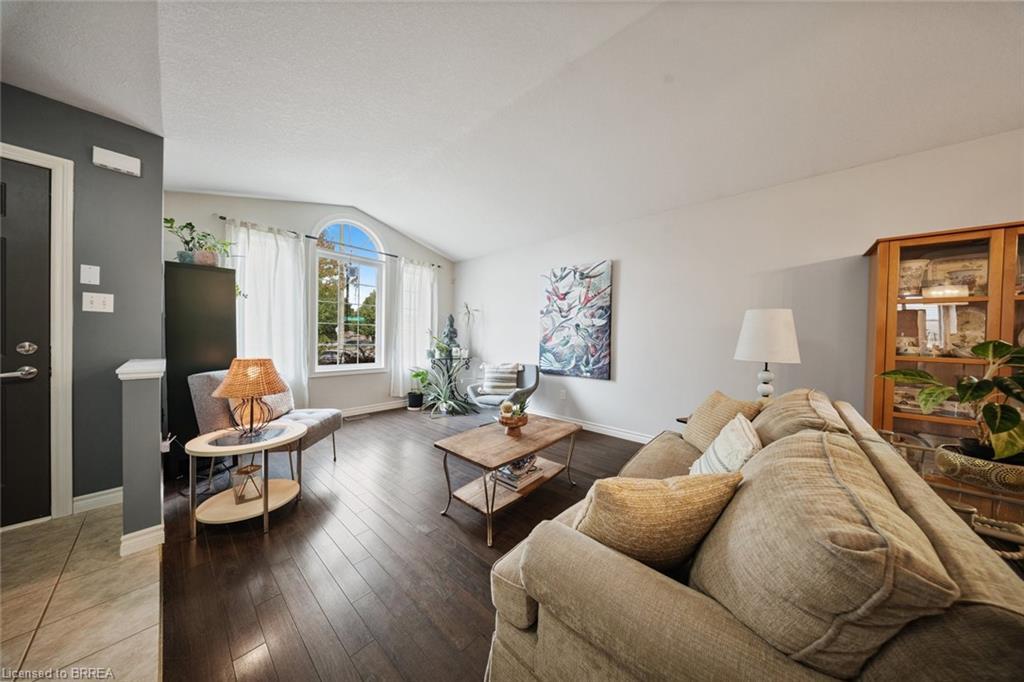 43 Idlewilde Lane, Hamilton, ON - Indoor Photo Showing Living Room