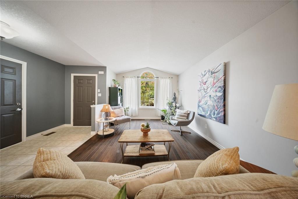 43 Idlewilde Lane, Hamilton, ON - Indoor Photo Showing Living Room