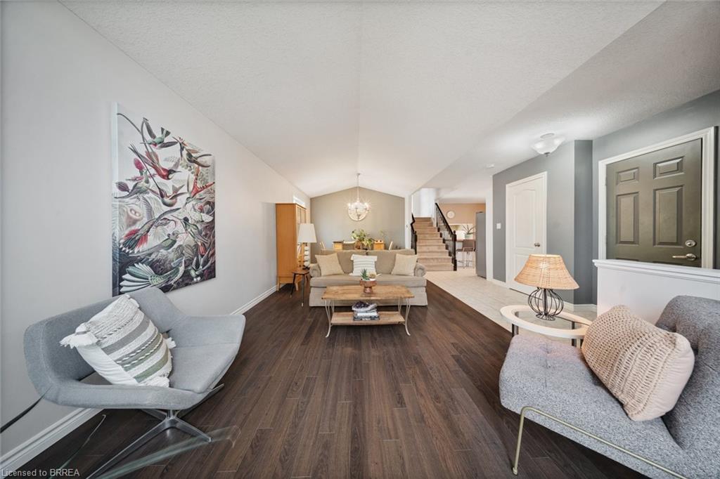 43 Idlewilde Lane, Hamilton, ON - Indoor Photo Showing Living Room