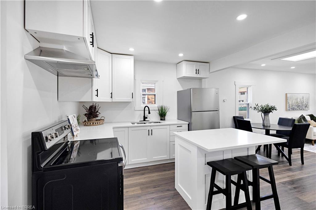 50 Morton Avenue, Brantford, ON - Indoor Photo Showing Kitchen