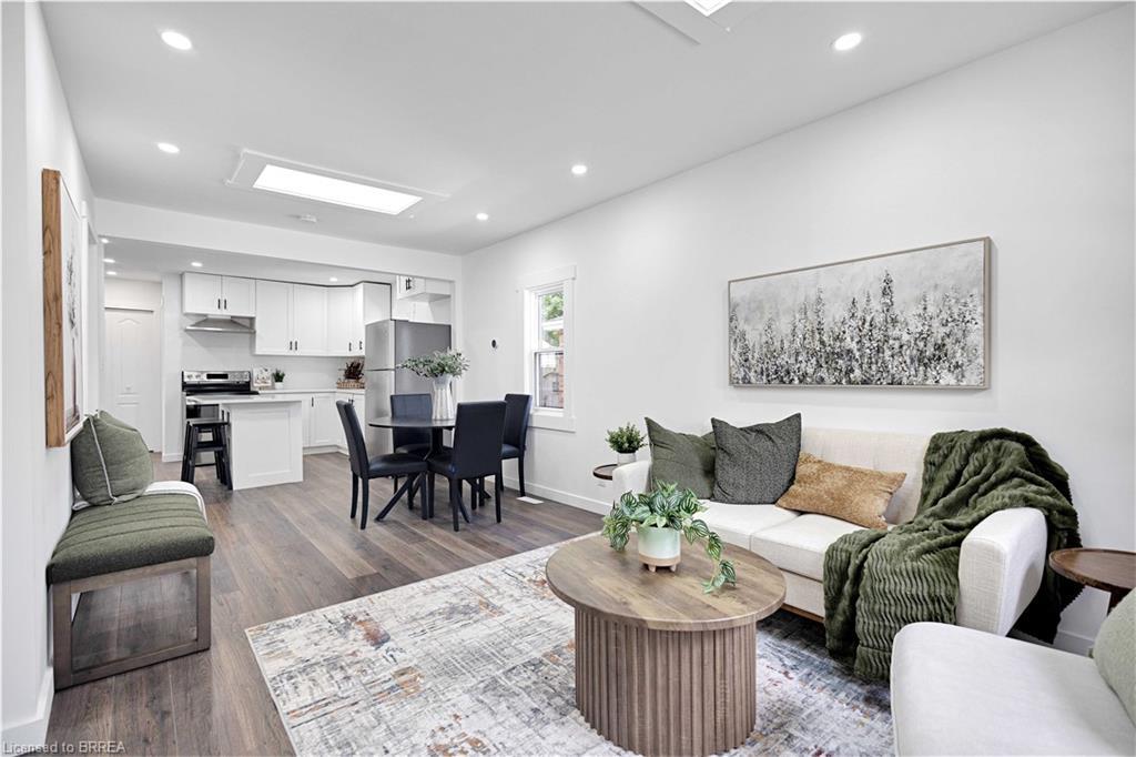 50 Morton Avenue, Brantford, ON - Indoor Photo Showing Living Room