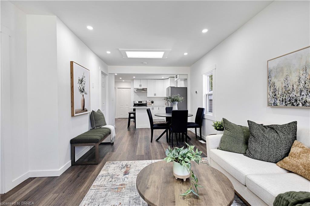50 Morton Avenue, Brantford, ON - Indoor Photo Showing Living Room