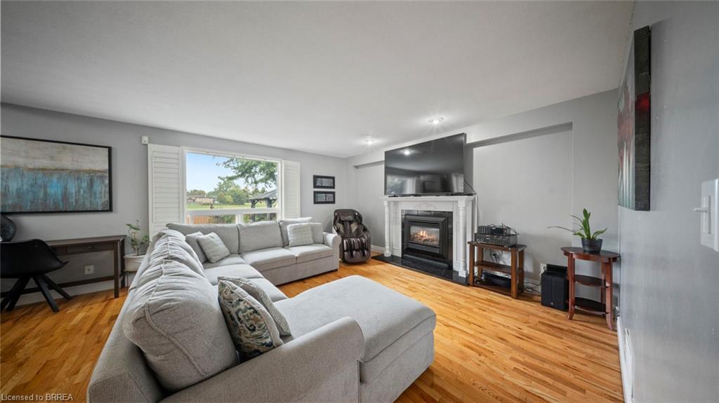 27 Gillin Road, Brantford, ON - Indoor Photo Showing Living Room With Fireplace