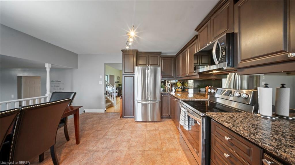 27 Gillin Road, Brantford, ON - Indoor Photo Showing Kitchen