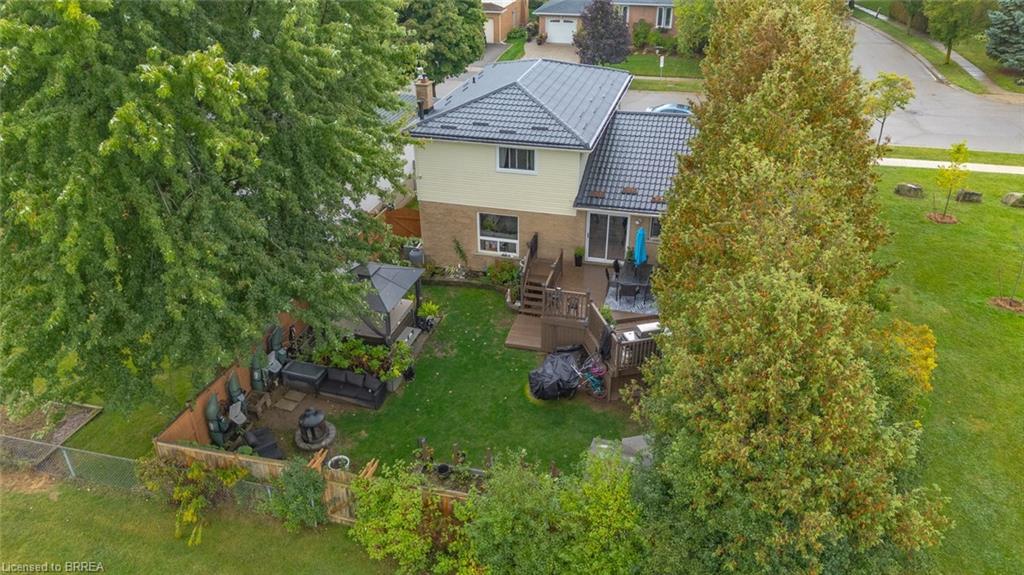 27 Gillin Road, Brantford, ON - Outdoor