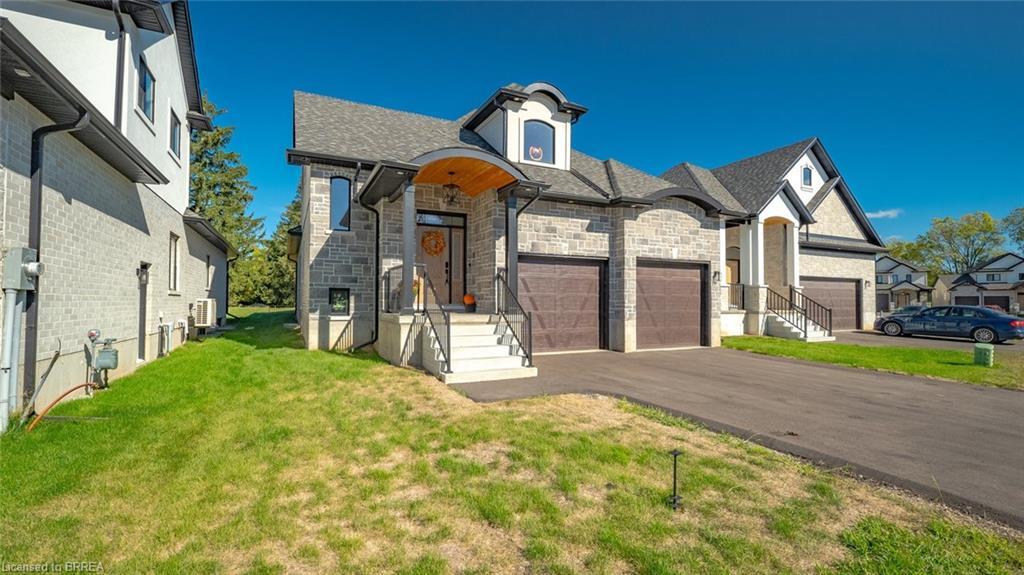 17-242 Mount Pleasant Street, Brantford, ON - Outdoor