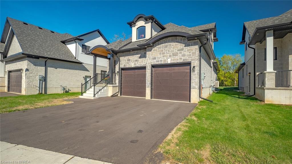 17-242 Mount Pleasant Street, Brantford, ON - Outdoor