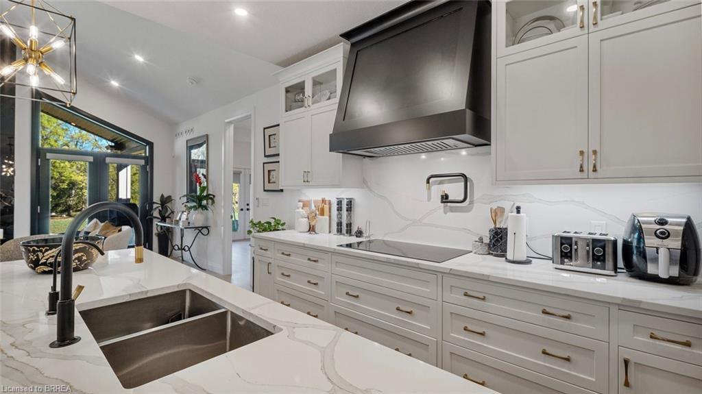 17-242 Mount Pleasant Street, Brantford, ON - Indoor Photo Showing Kitchen With Double Sink