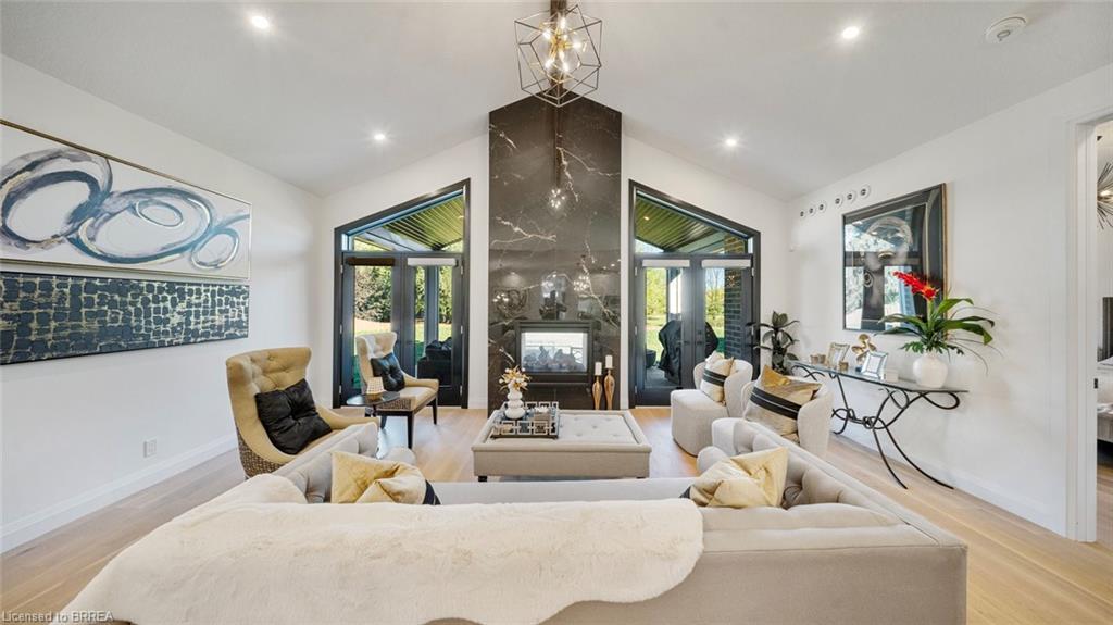 17-242 Mount Pleasant Street, Brantford, ON - Indoor