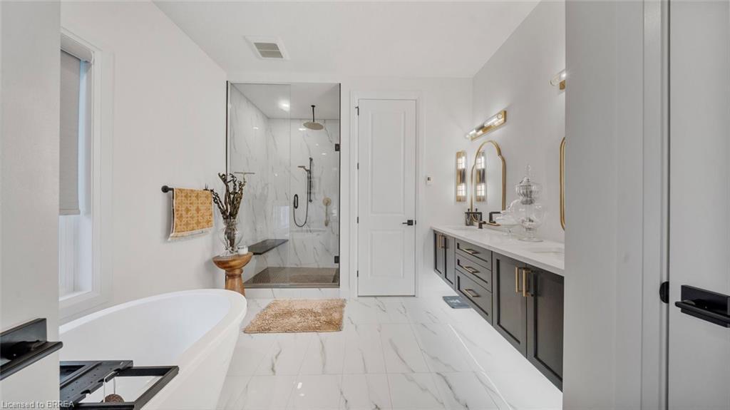 17-242 Mount Pleasant Street, Brantford, ON - Indoor Photo Showing Bathroom