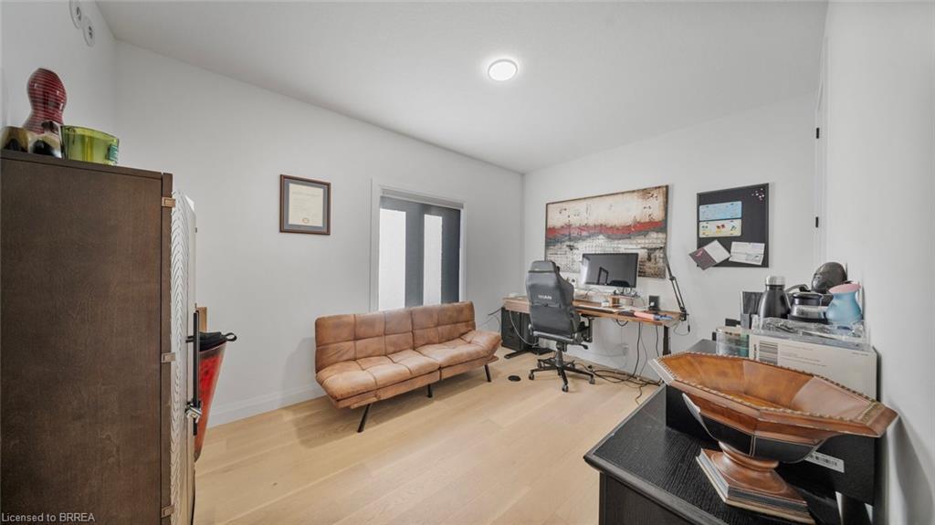 17-242 Mount Pleasant Street, Brantford, ON - Indoor